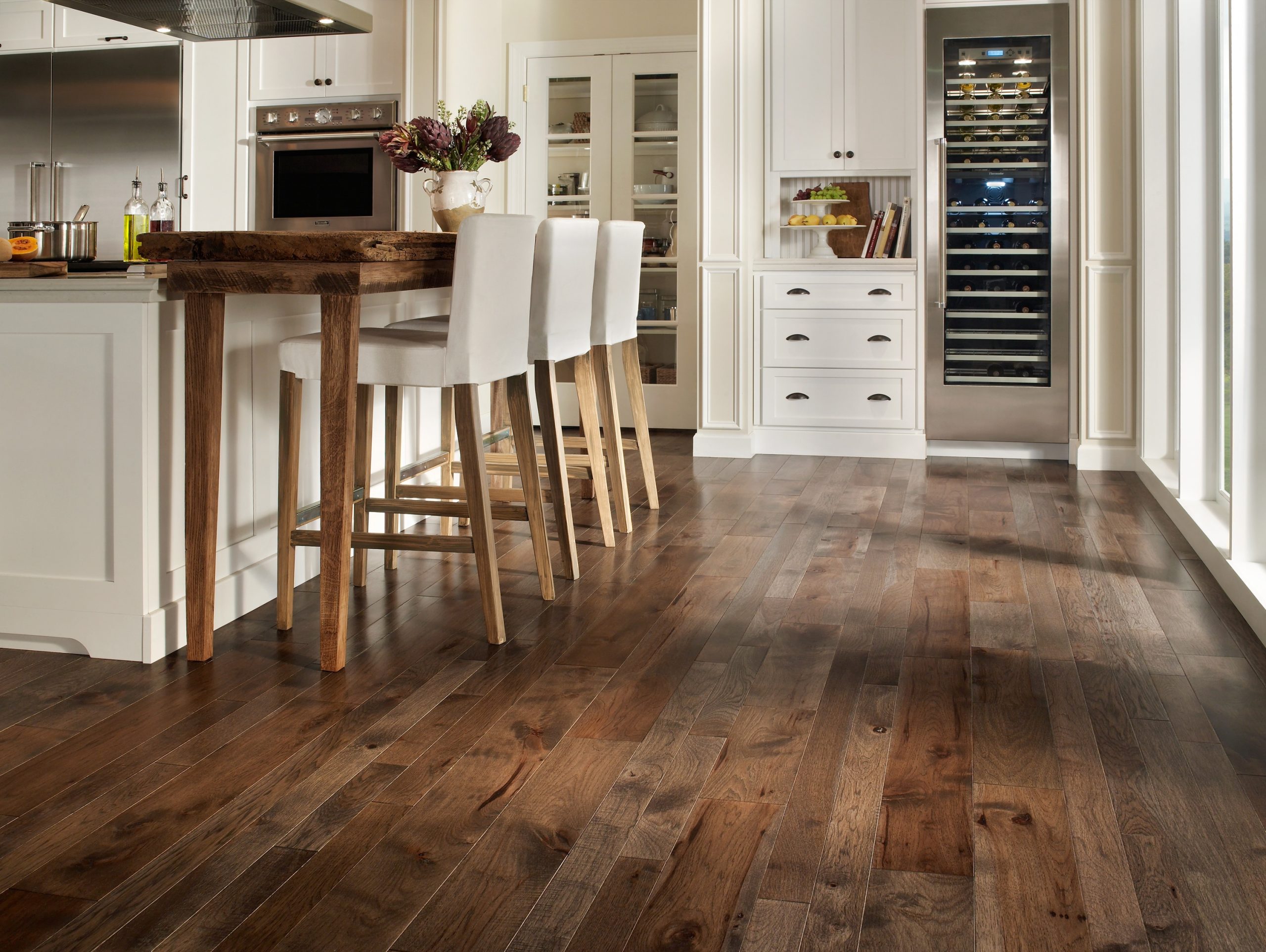 engineered wood floor suitable kitchen3000 x 2257 scaled - La tendencia de los revestimientos de interior: cuando la madera viste nuestras paredes