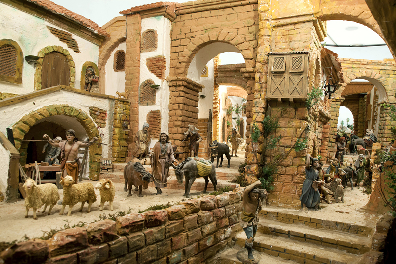 Belen de la Plaza de San Juan de Dios en Granada - Descubre los belenes más conocidos de España: Un recorrido por la tradición navideña